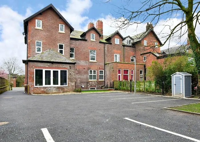 Free Parking - Beautiful 2-Br Flat In